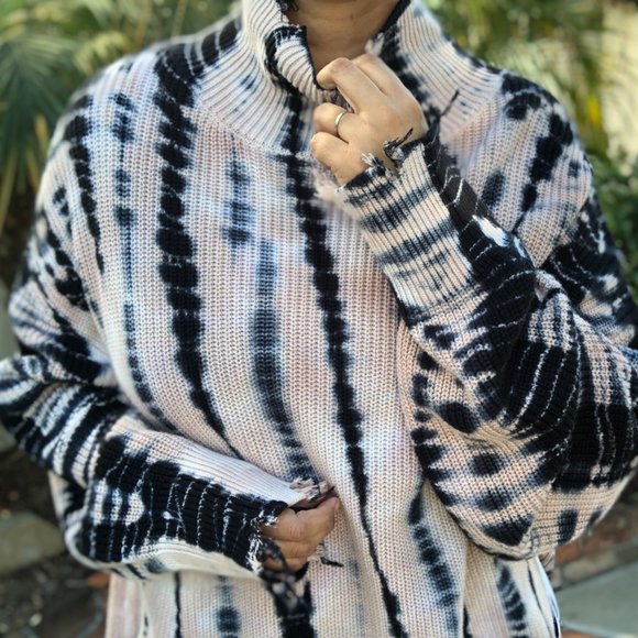 NWT YOUNG FABULOUS AND BROKE Distressed Cameron Oversized Turtleneck Sweater M/L - Picture 8 of 8
